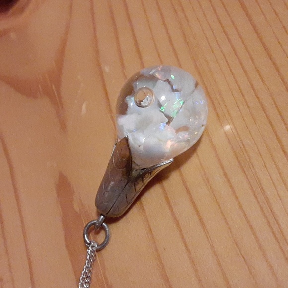 Jewelry - Vintage silver pendant with chain